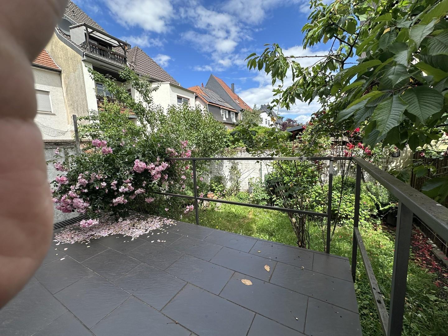 Terasse & kleiner Garten