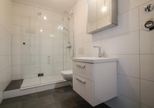 modernes Duschbad