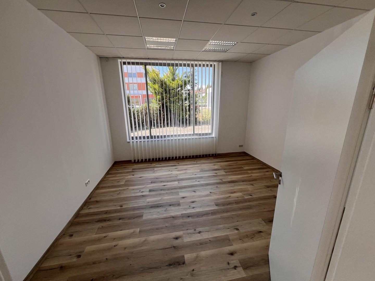 Büro 1