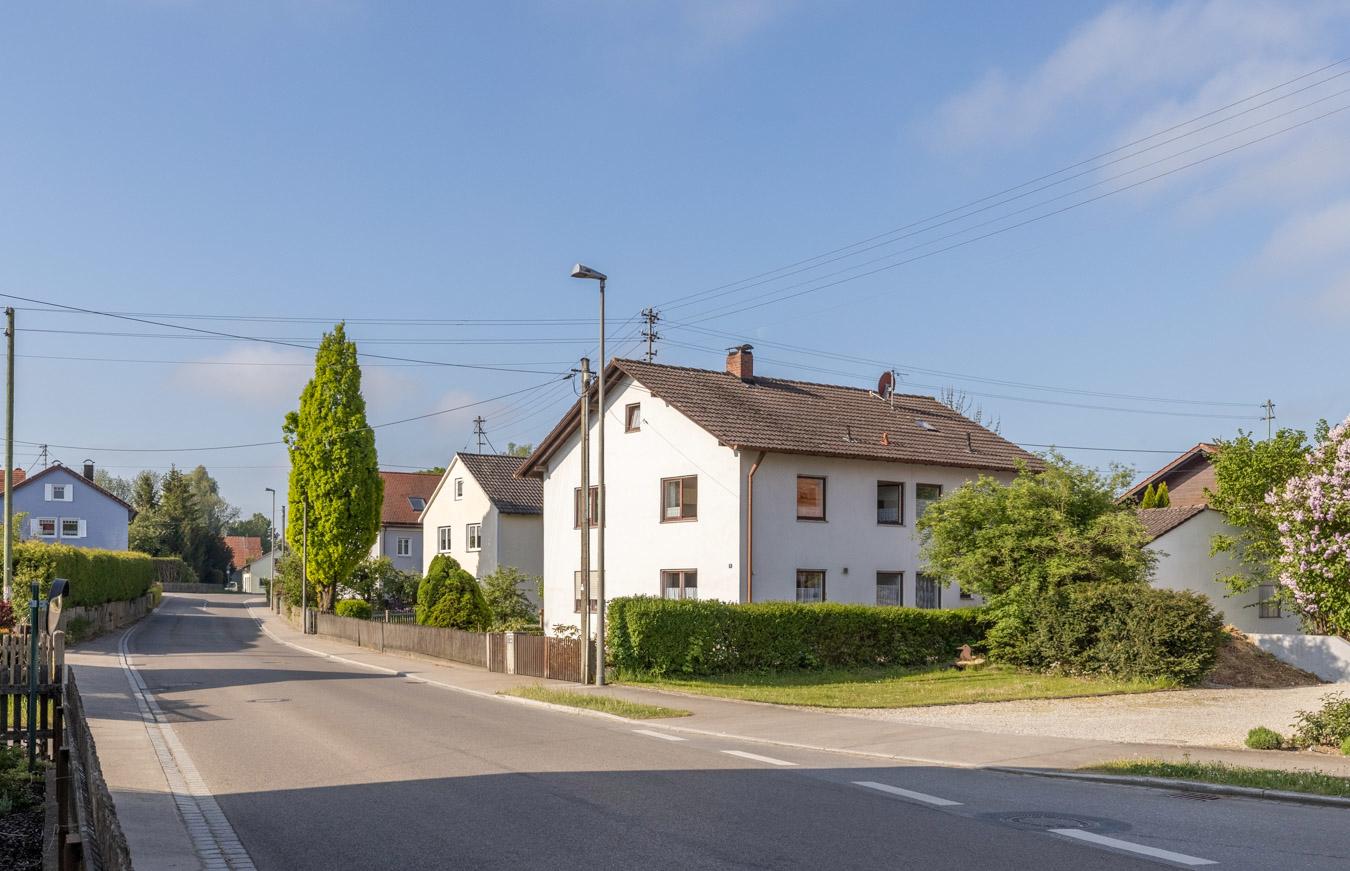 Attraktives 2-Familienhaus mit 177 m² Wohnfläche und großem Garten