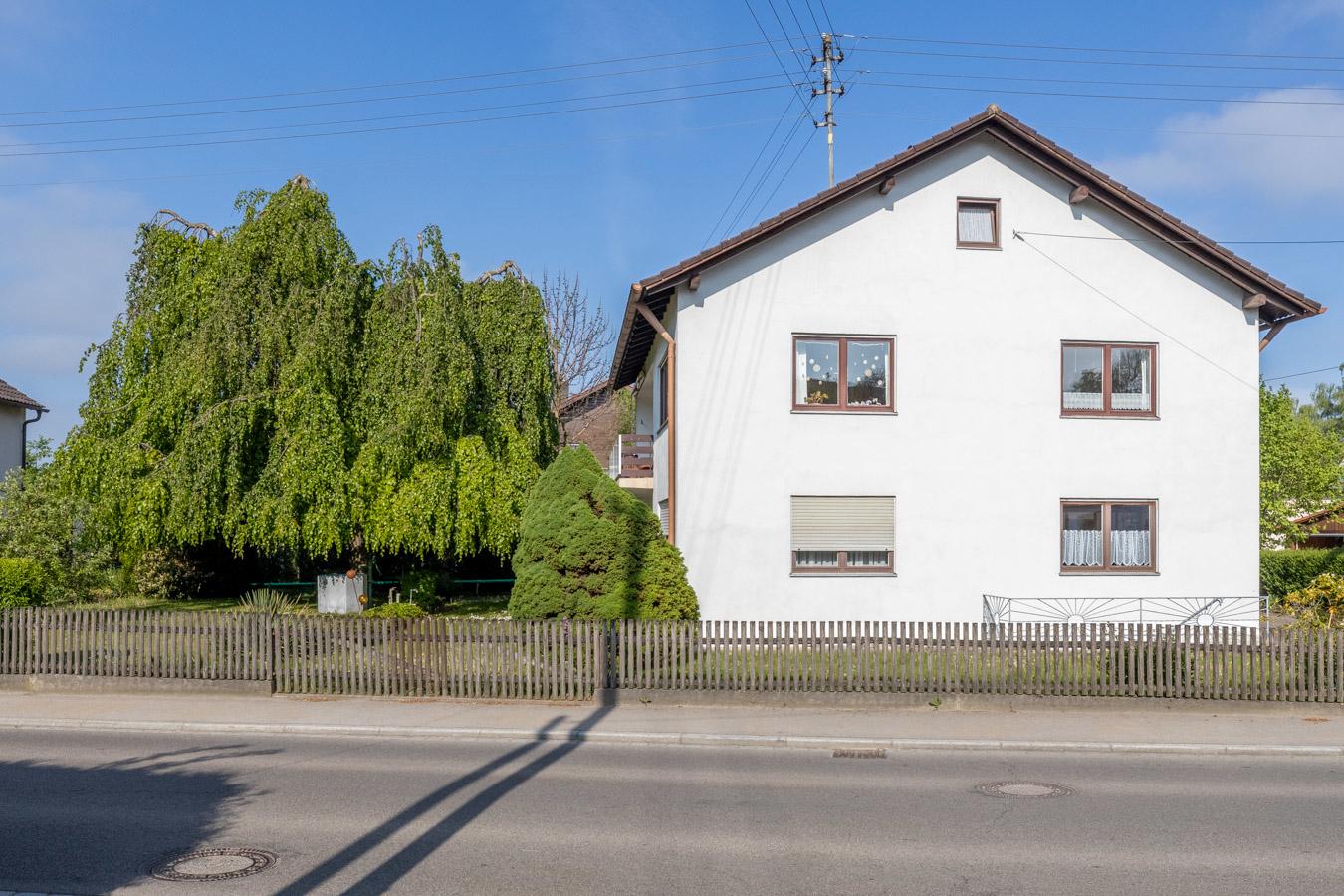 Attraktives 2-Familienhaus mit 177 m² Wohnfläche und großem Garten