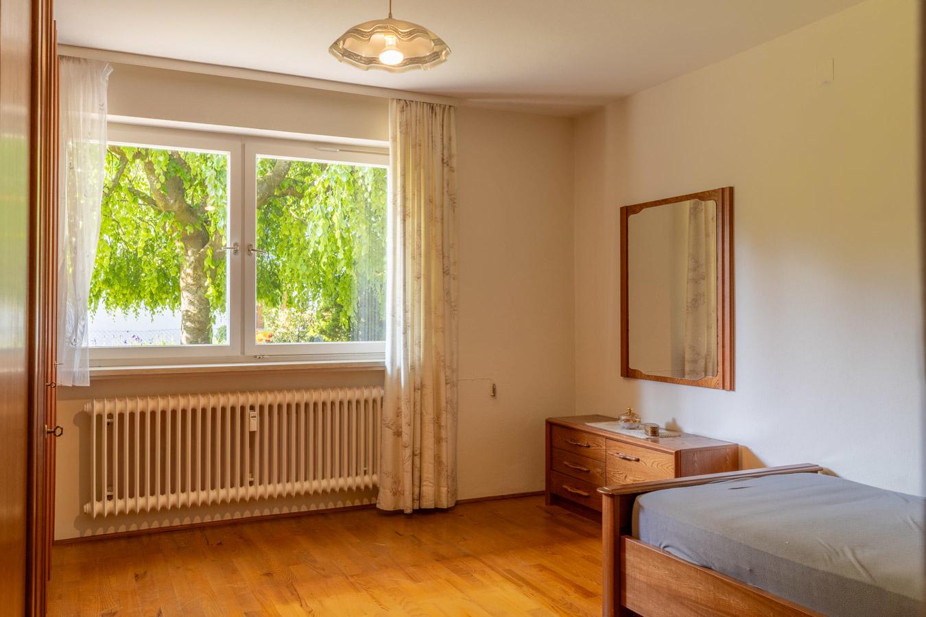 Attraktives 2-Familienhaus mit 177 m² Wohnfläche und großem Garten