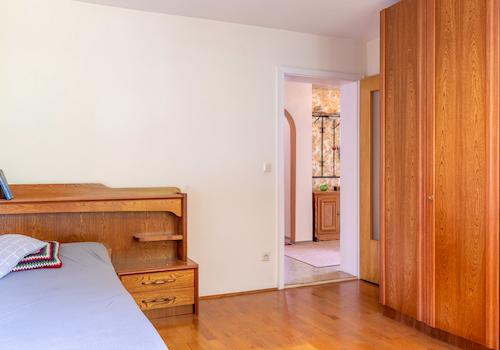 Attraktives 2-Familienhaus mit 177 m² Wohnfläche und großem Garten