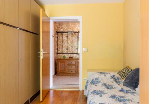 Attraktives 2-Familienhaus mit 177 m² Wohnfläche und großem Garten