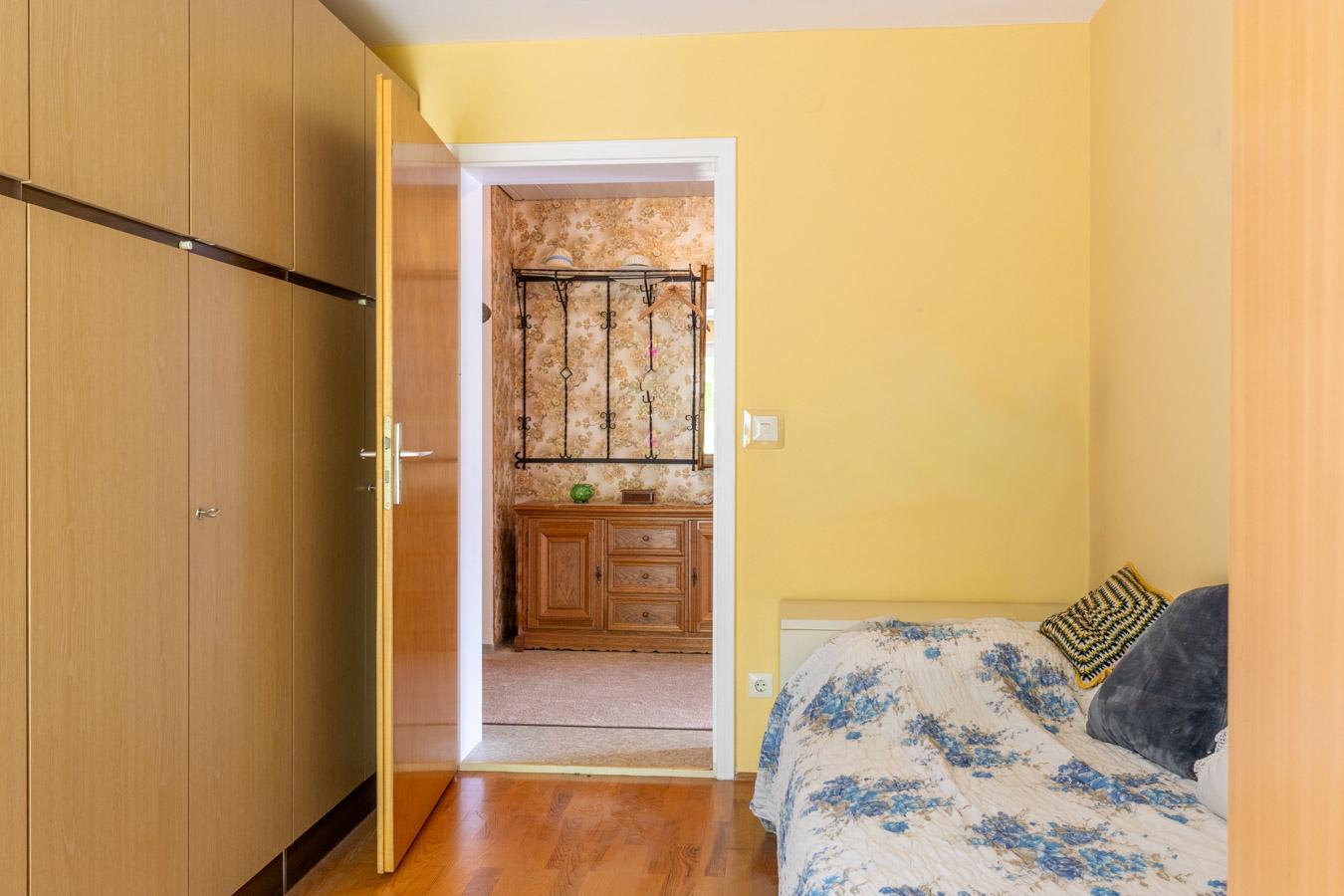 Attraktives 2-Familienhaus mit 177 m² Wohnfläche und großem Garten