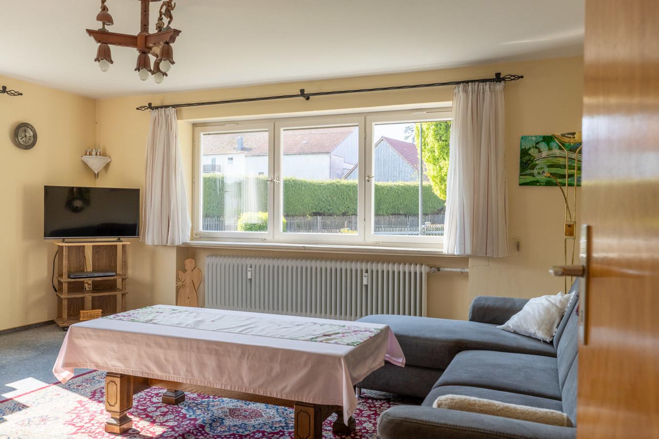 Attraktives 2-Familienhaus mit 177 m² Wohnfläche und großem Garten