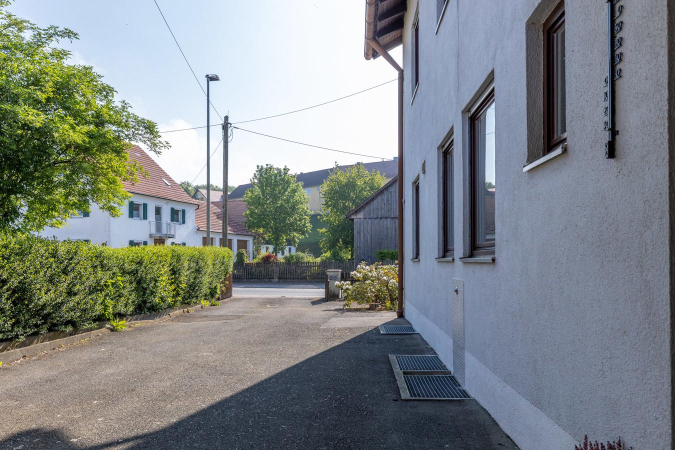 Attraktives 2-Familienhaus mit 177 m² Wohnfläche und großem Garten