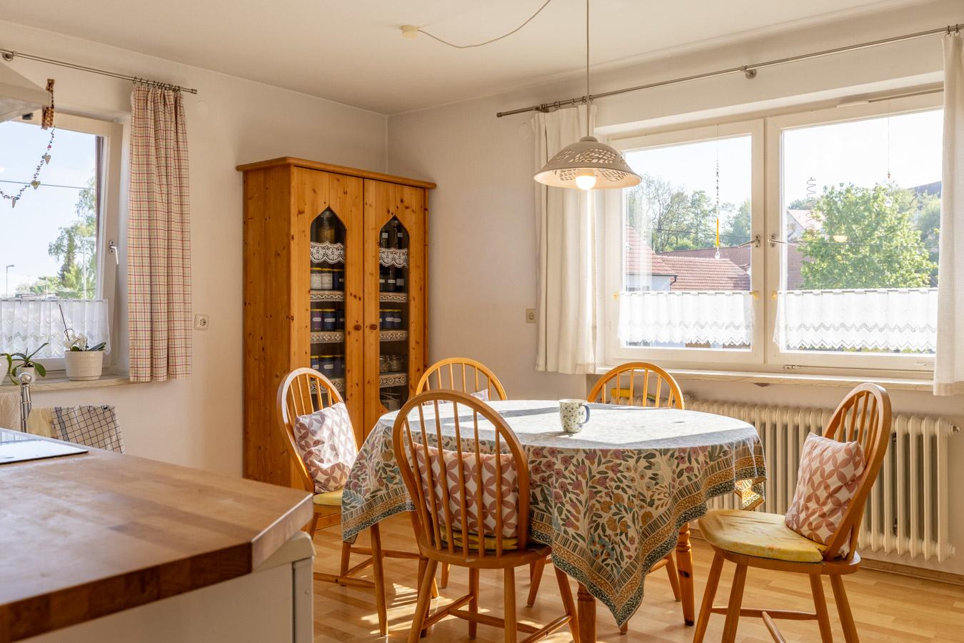 Attraktives 2-Familienhaus mit 177 m² Wohnfläche und großem Garten