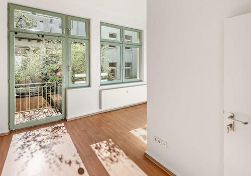 Raum mit Balkon