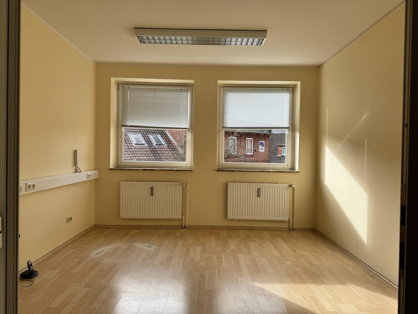 Büro 1 mit Glasfront