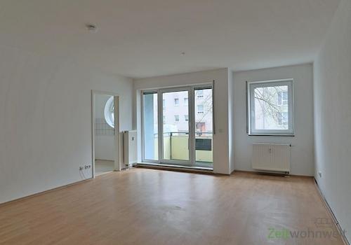 Wohnzimmer mit Balkon
