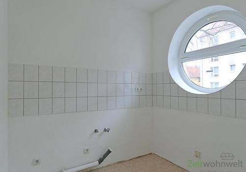 Küche mit rundem Fenster