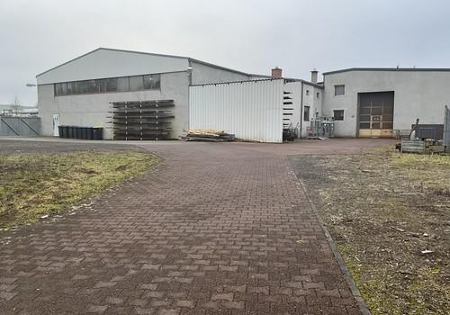 Halle 1 links, Halle 2 rechts