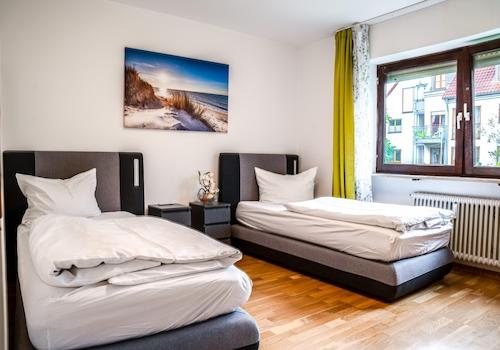 Schlafzimmer 1