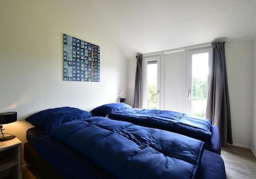 kaufen-freistehendes-ferienhaus-olburgen-hauptschlafzimmer-mit-gartenzugang-recreatieadviseurs-vakantiehuistekoop-nl.jpg