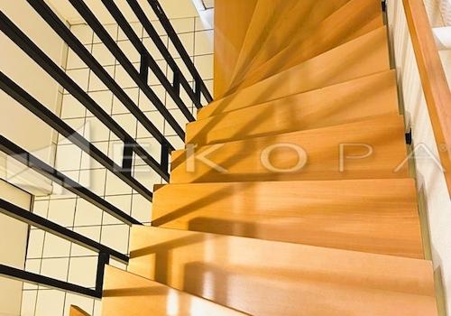 Treppe zwischen erstem OG und DG