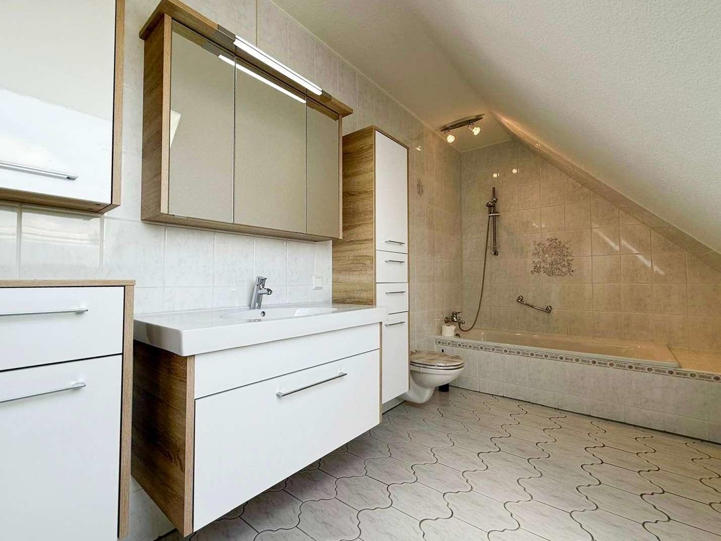 Wannenbad Wohnung OG