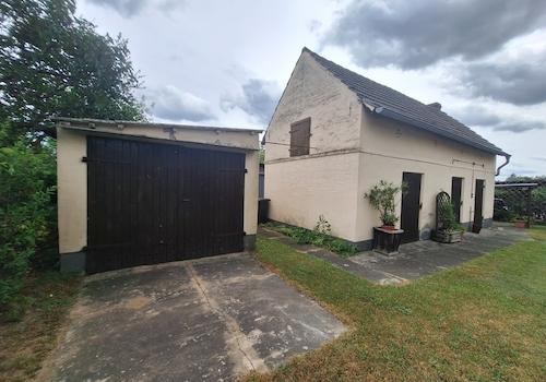 Garage und Nebengebäude