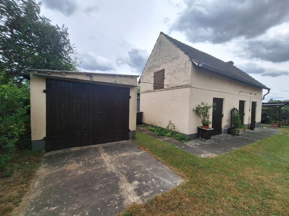 Garage und Nebengebäude