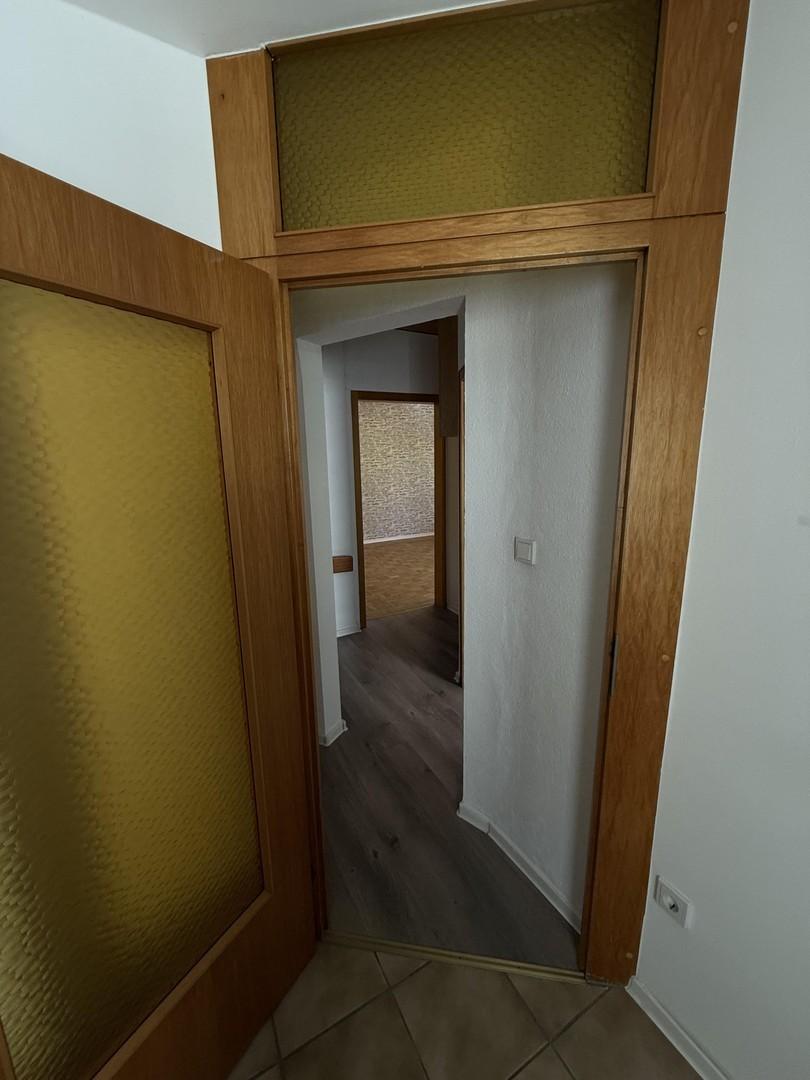 Blick von Küche in Flur 