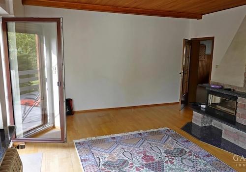 Wohnzimmer mit Kamin