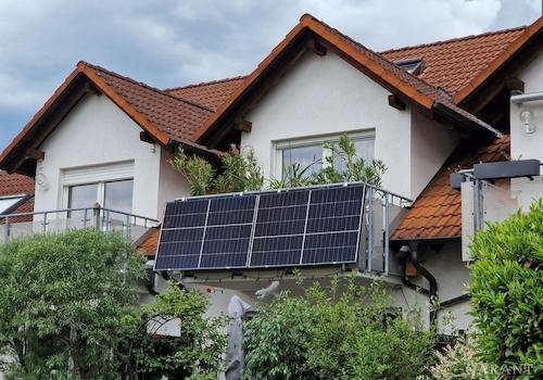 Balkon mit PV-Anlage 3
