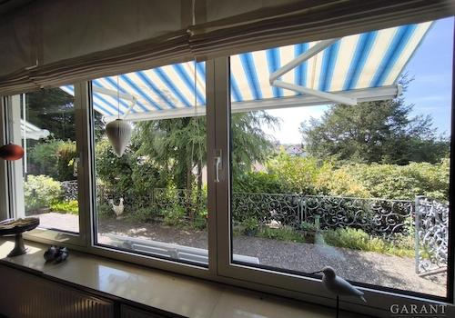 Blick Wohnbereich in den Garten