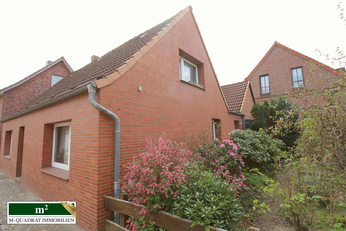 EFH mit Eingangsbereich und Garten
