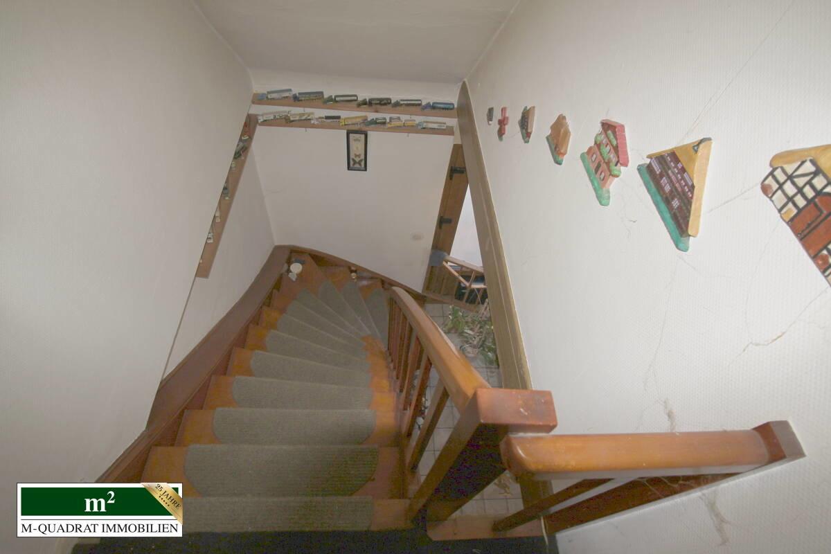 Holztreppe DG ins EG
