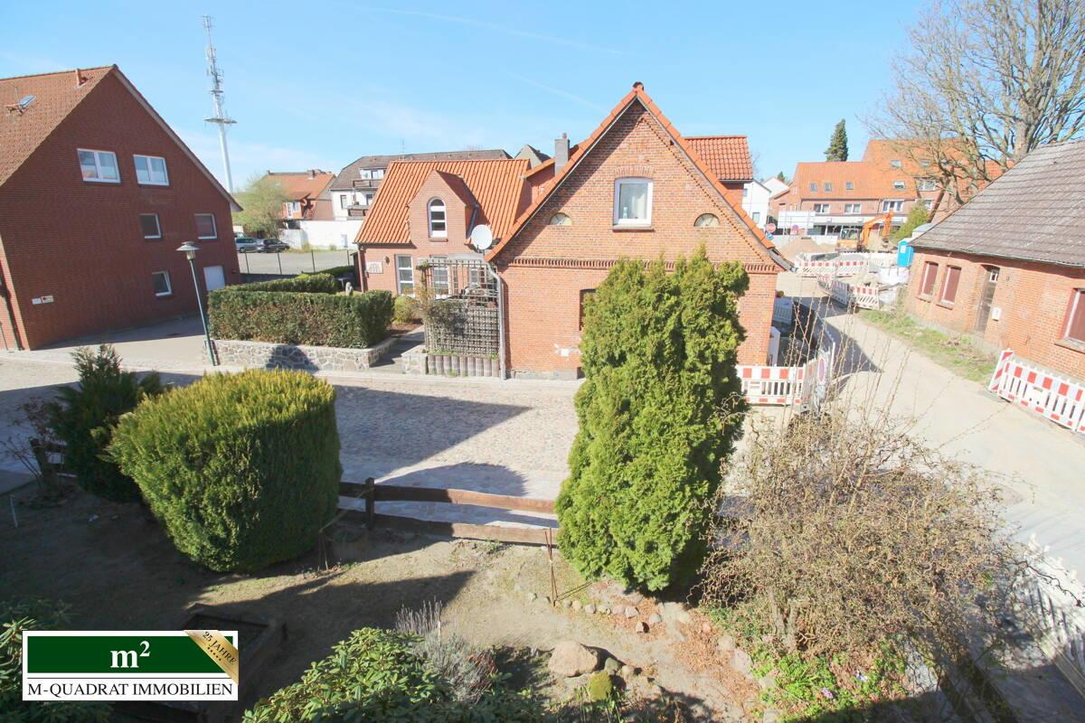 Blick auf Garten u. Nachbarschaft