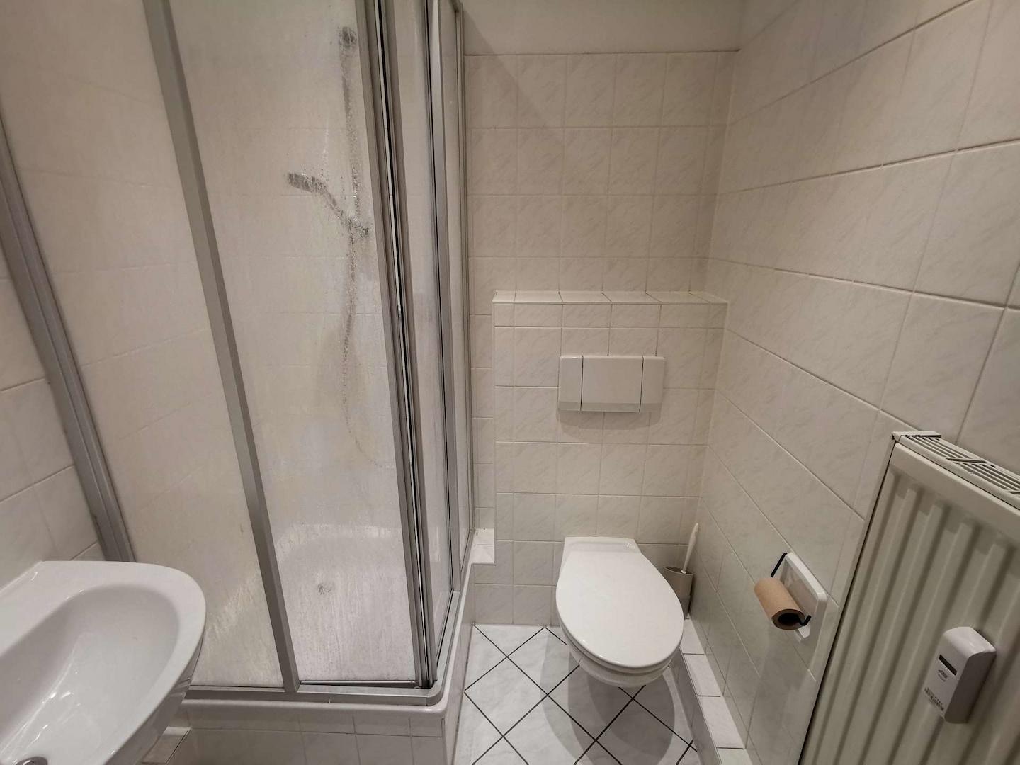 Badezimmer mit Dusche