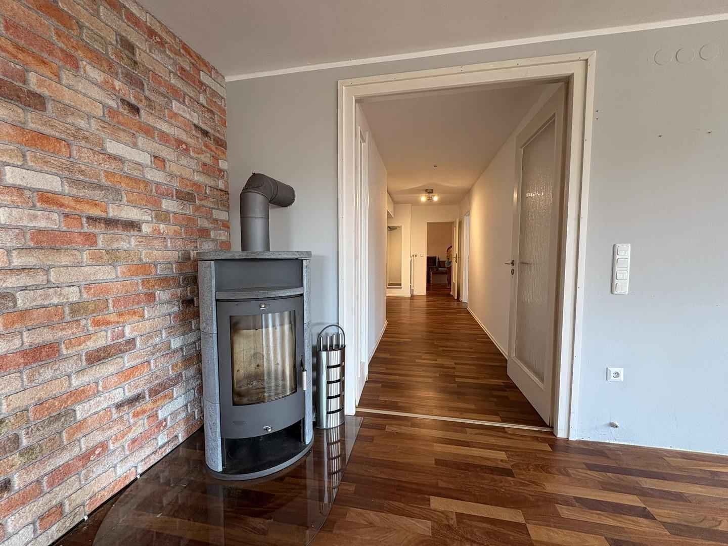 Geöffnete Tür zum Flur