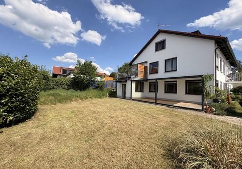 Außenansicht mit Garten