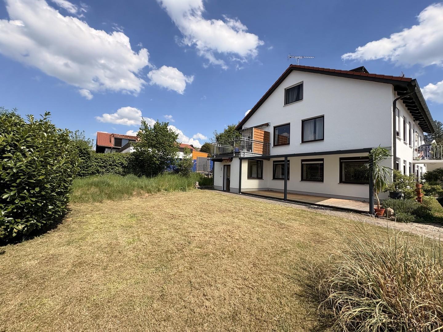Außenansicht mit Garten