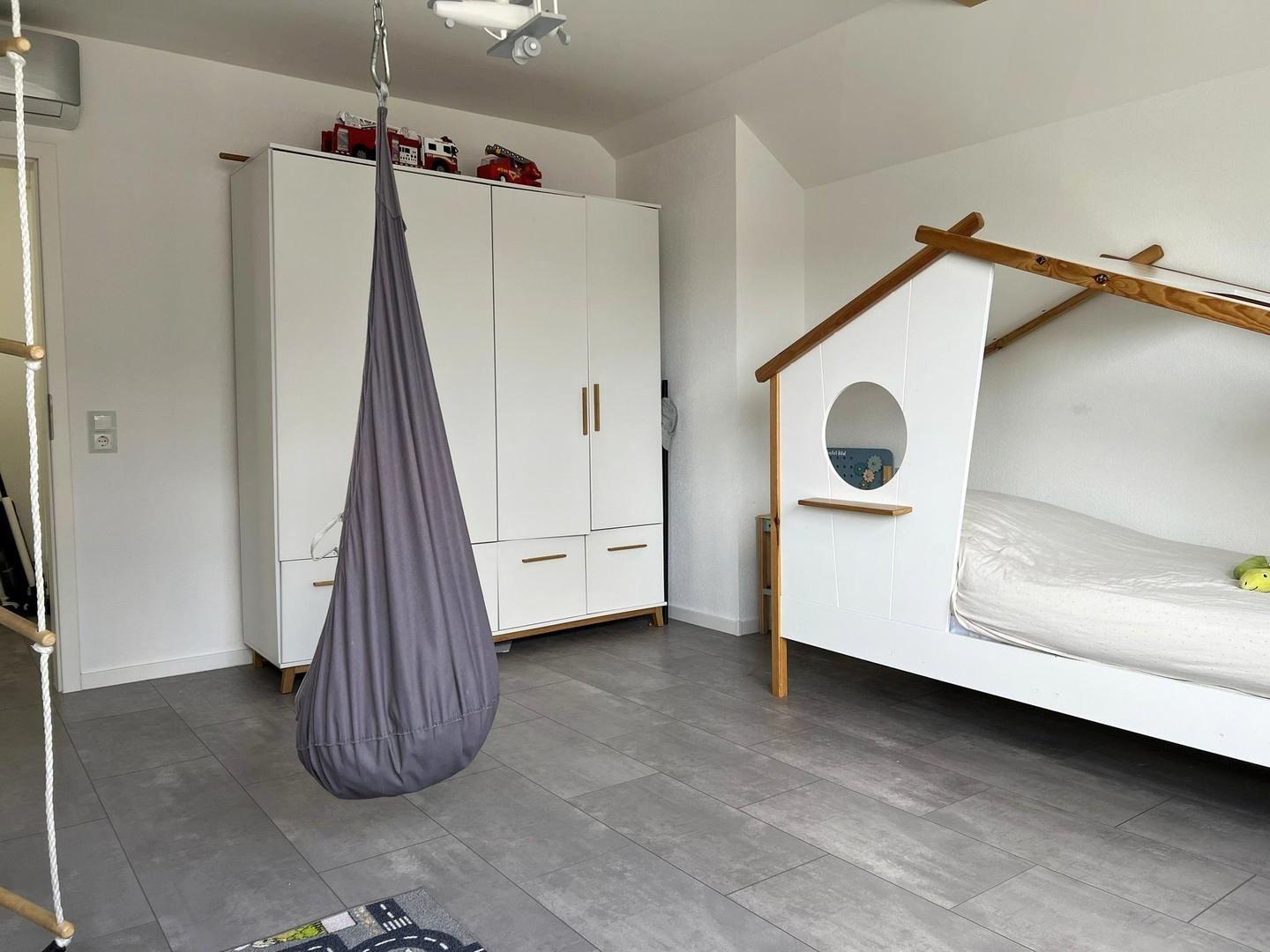 Schlafzimmer 4