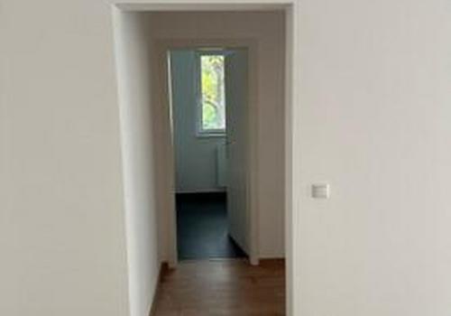 Flurbereich Richtung Bad + SZ