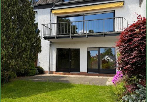 Blick vom Garten auf das Haus