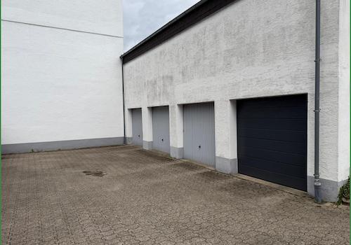 Garage links außen
