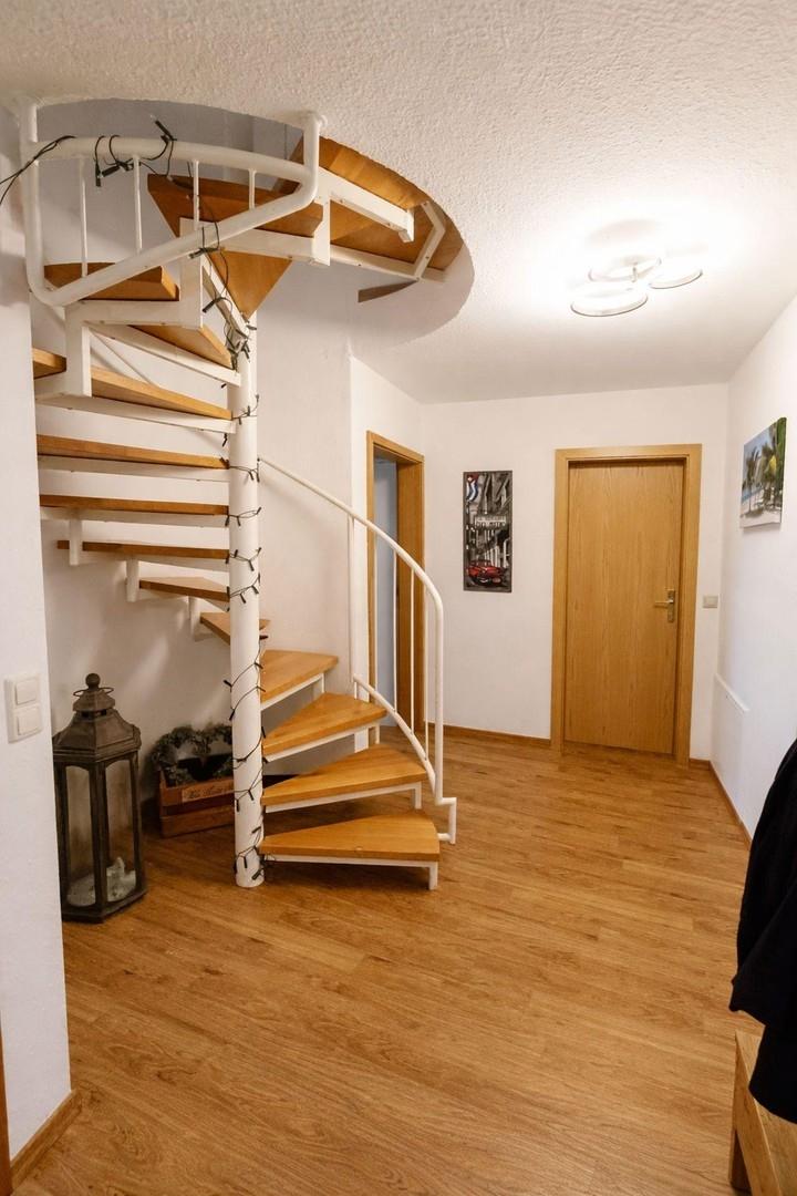 Flur mit Wendeltreppe