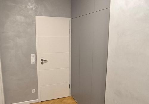 Flur mit Wandschrank