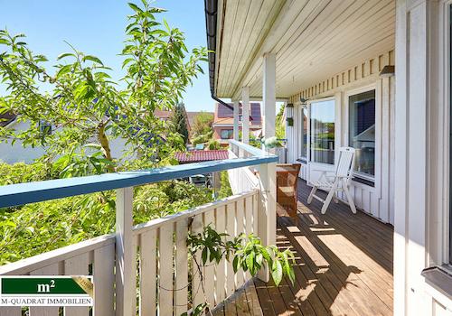 Süd-Balkon vorm Schlafzimmer
