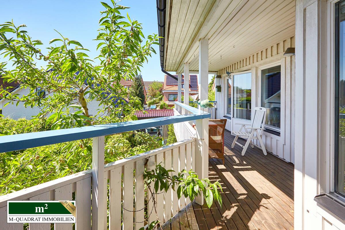 Süd-Balkon vorm Schlafzimmer