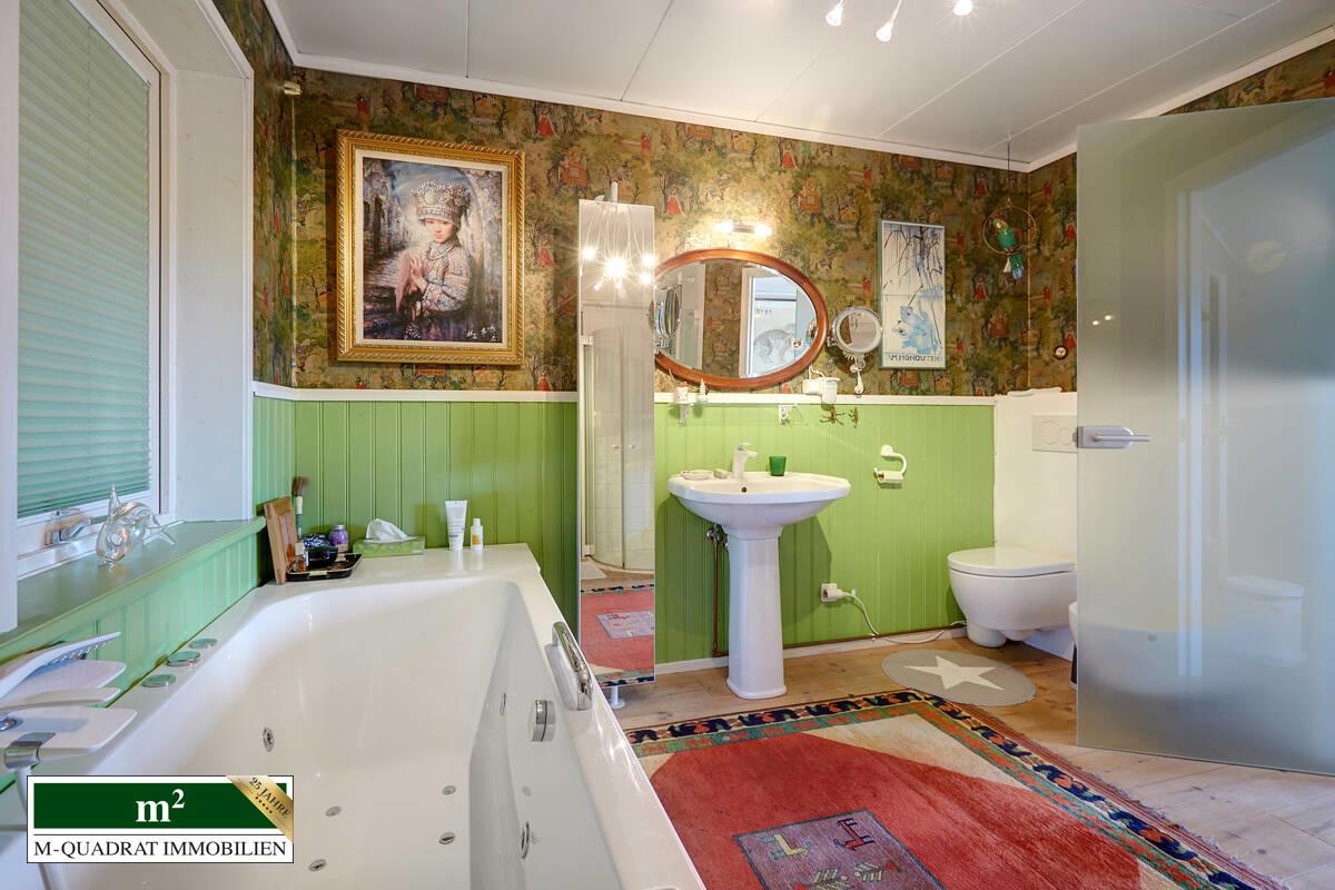 Vollbad en Suite im Dachgeschoss