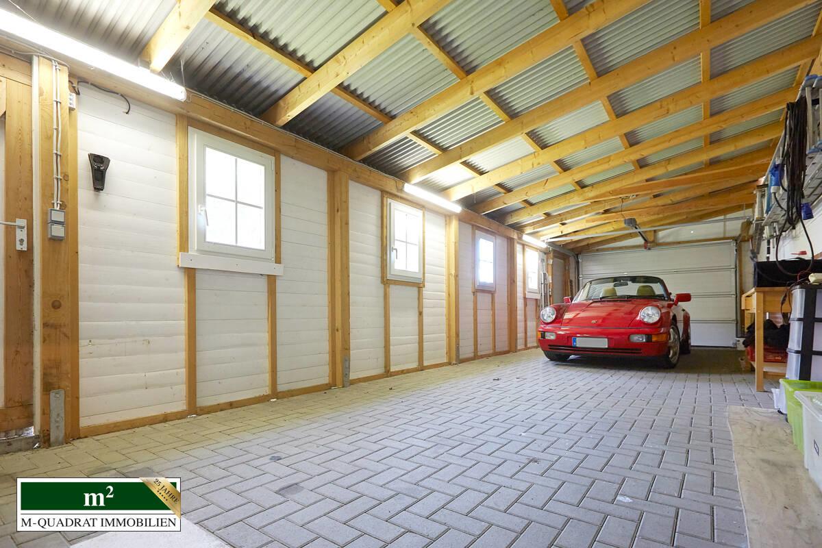 Geräumige Garage für ihre Schätze