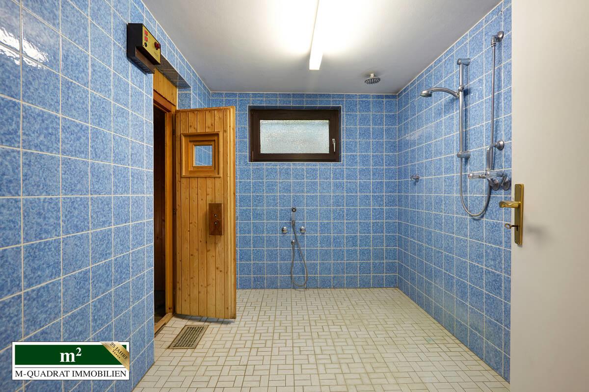 Duschbereich mit Sauna im Keller
