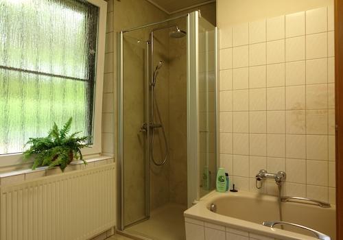 Dusche mit niedriger Kante