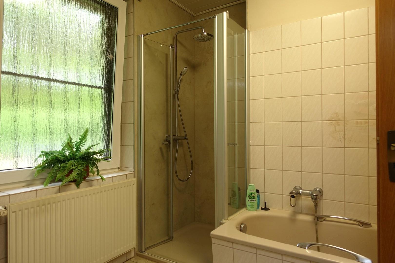Dusche mit niedriger Kante