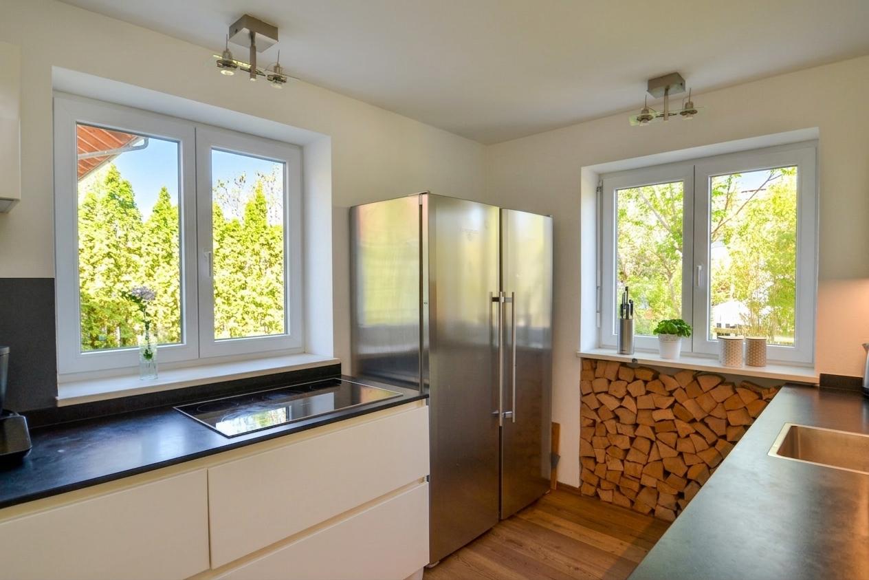 Hochwertige Einbauküche mit Miele-Geräten