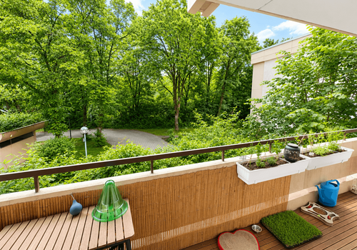 Balkon mit Blick ins Grüne