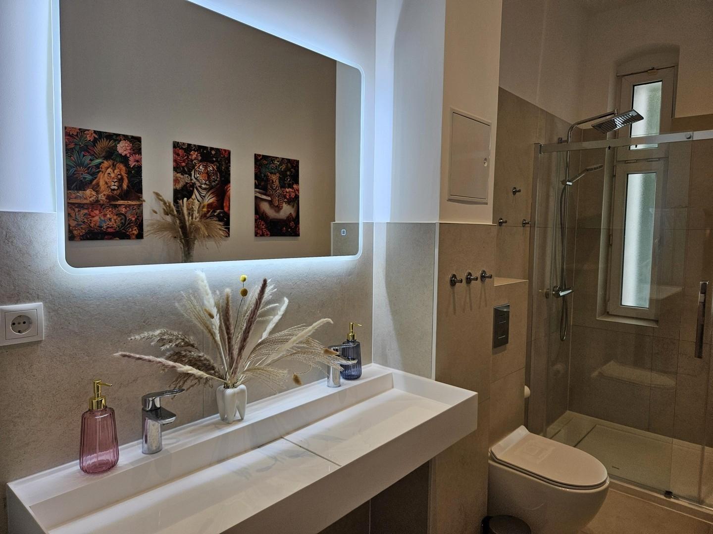 Badezimmer / Bathroom 